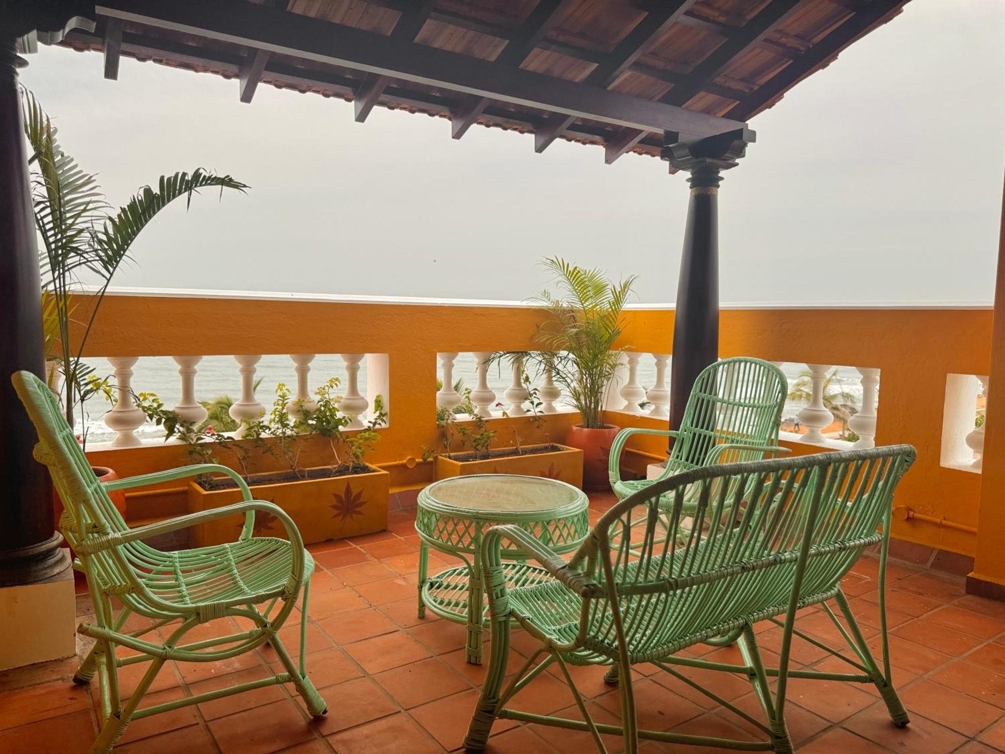 La Plage Seaview Suites ポンディシェリ エクステリア 写真