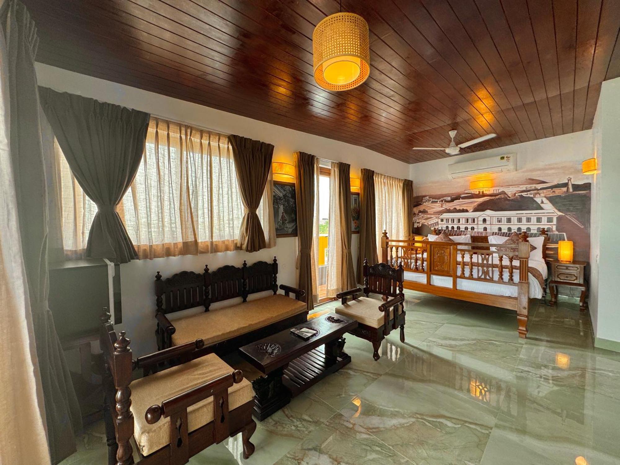 La Plage Seaview Suites ポンディシェリ エクステリア 写真