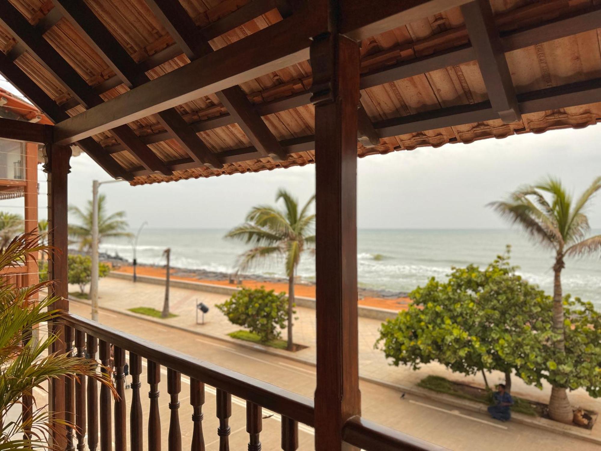 La Plage Seaview Suites ポンディシェリ エクステリア 写真