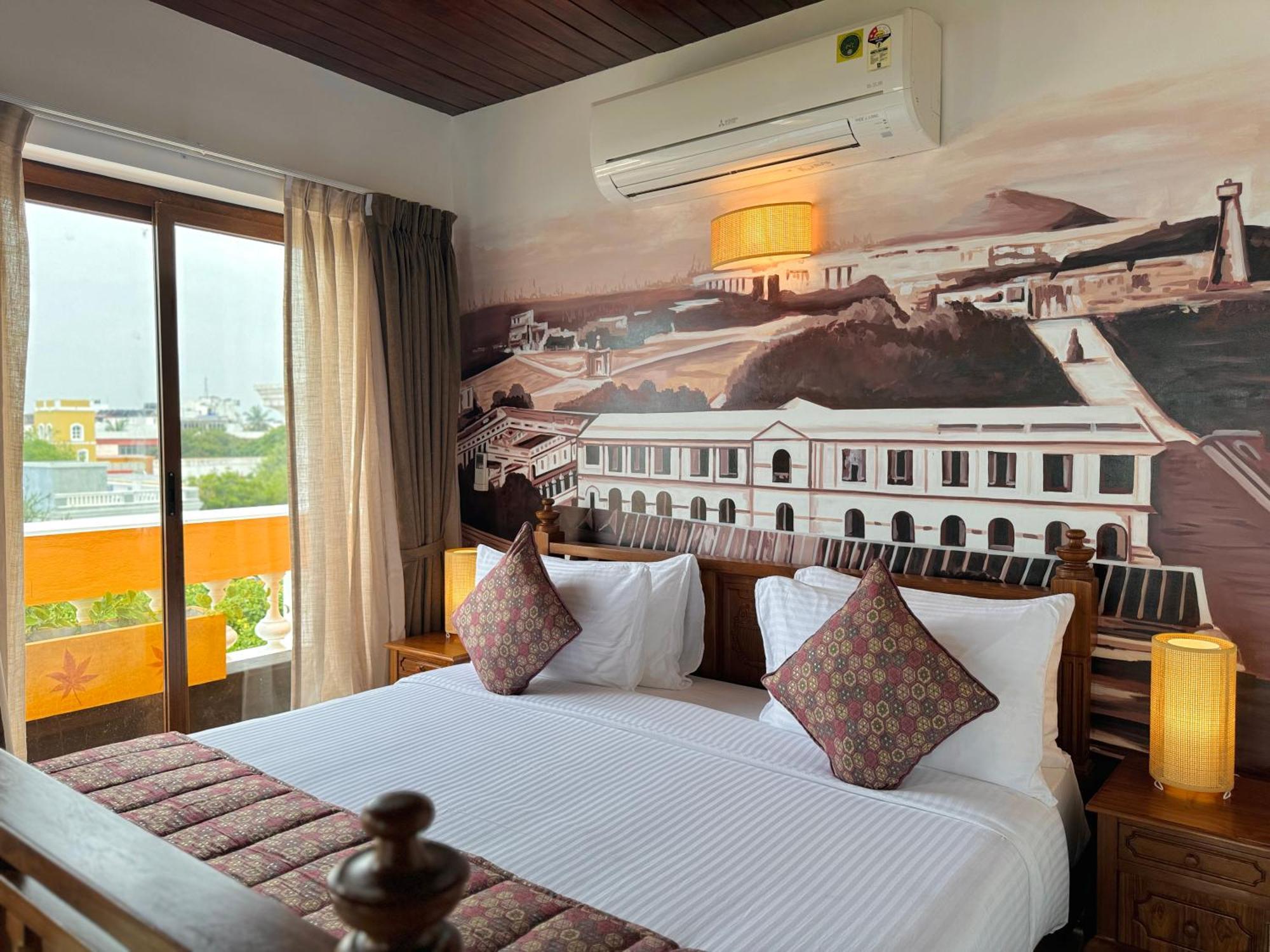 La Plage Seaview Suites ポンディシェリ エクステリア 写真