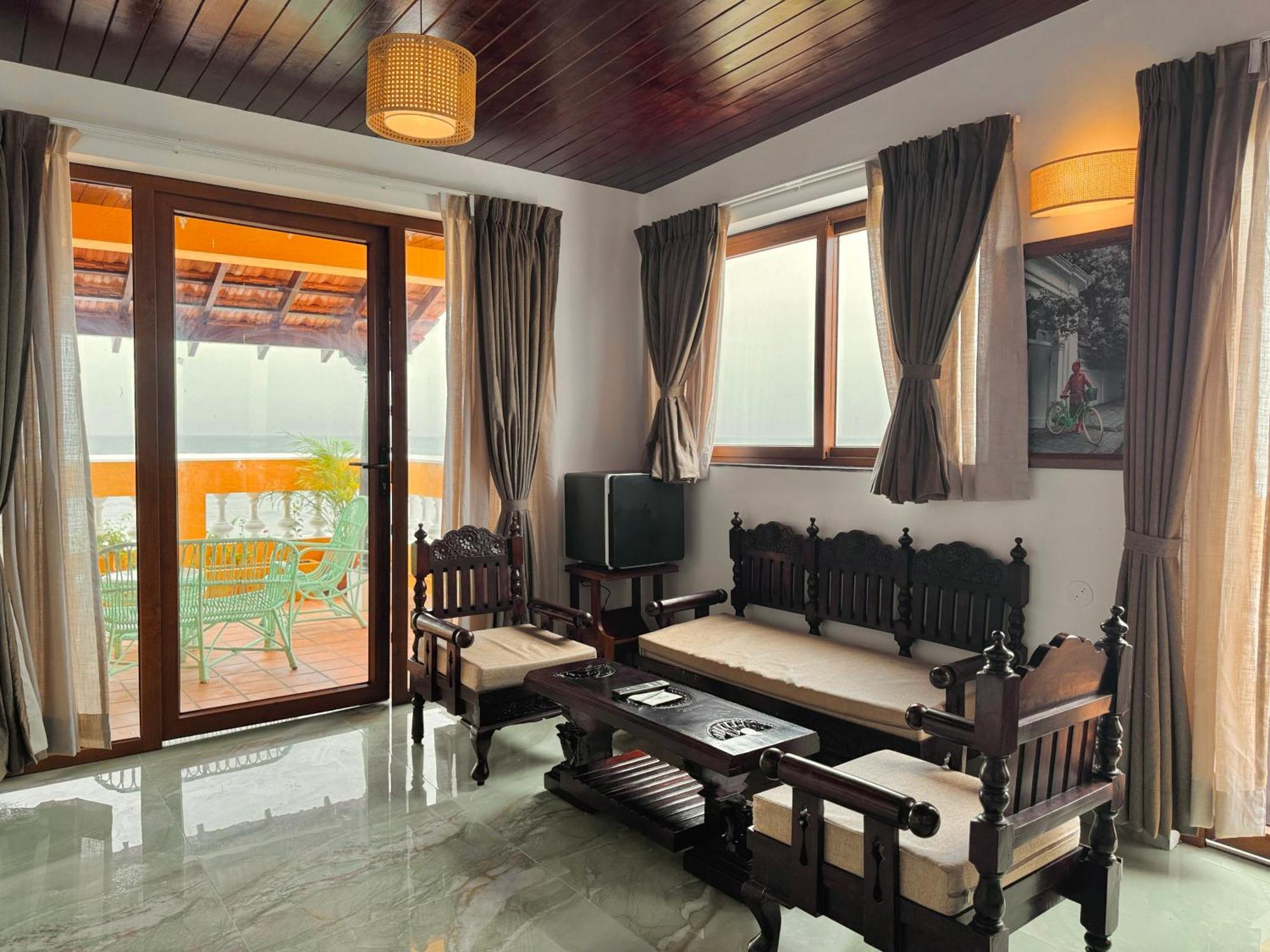 La Plage Seaview Suites ポンディシェリ エクステリア 写真