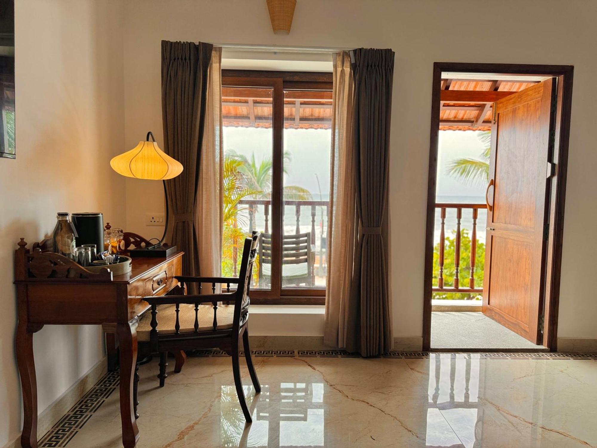 La Plage Seaview Suites ポンディシェリ エクステリア 写真