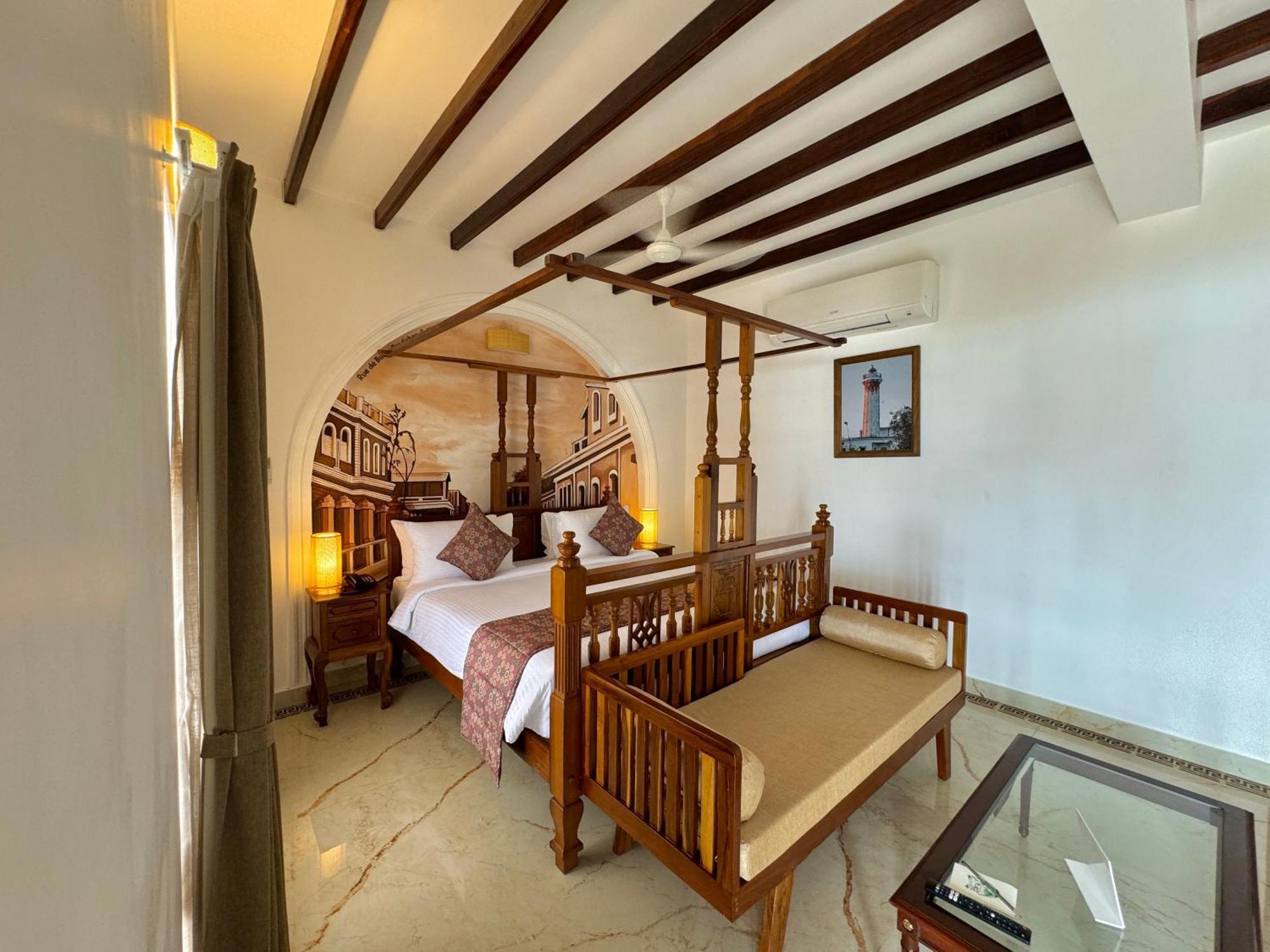 La Plage Seaview Suites ポンディシェリ エクステリア 写真