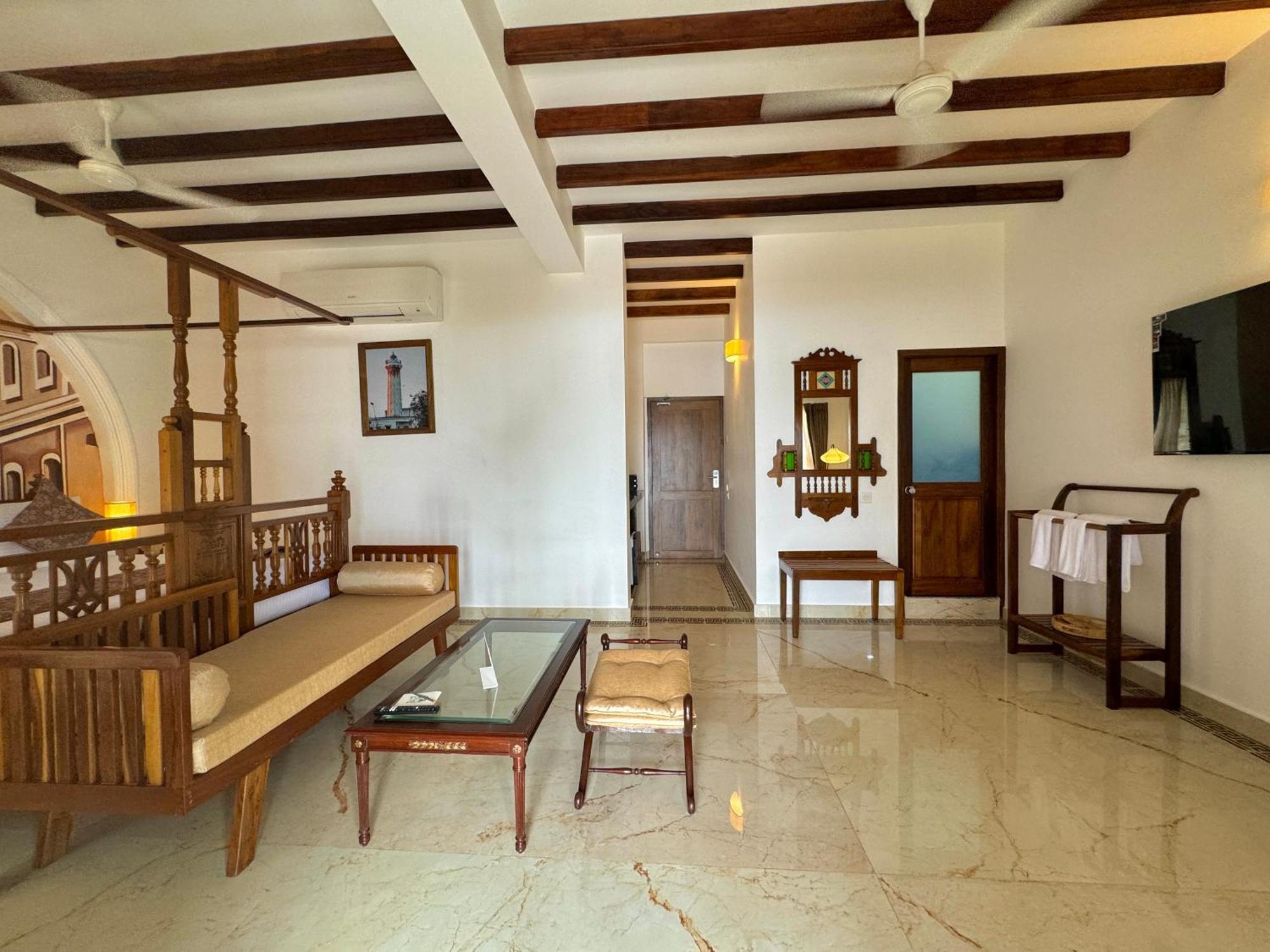 La Plage Seaview Suites ポンディシェリ エクステリア 写真