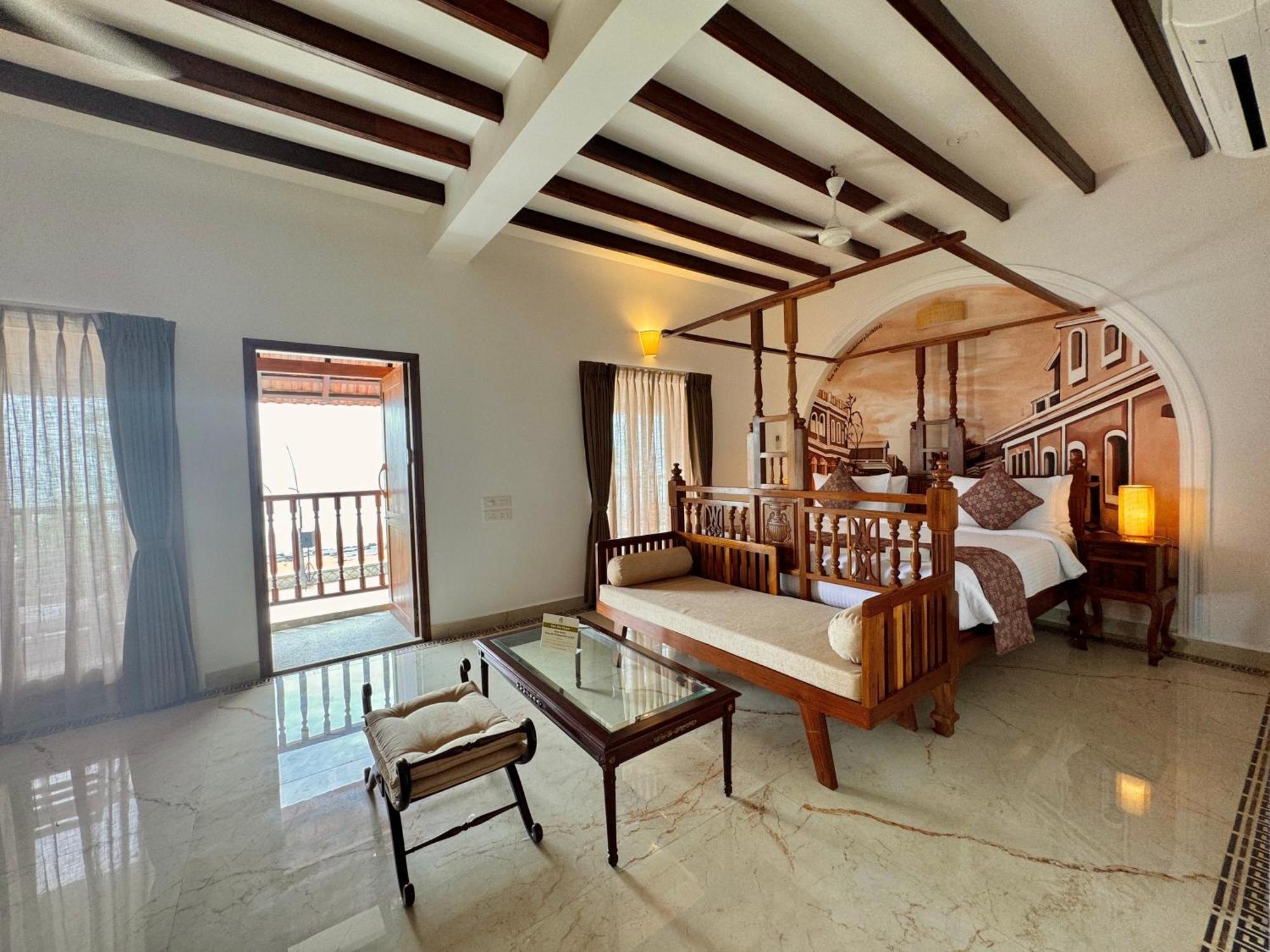 La Plage Seaview Suites ポンディシェリ エクステリア 写真