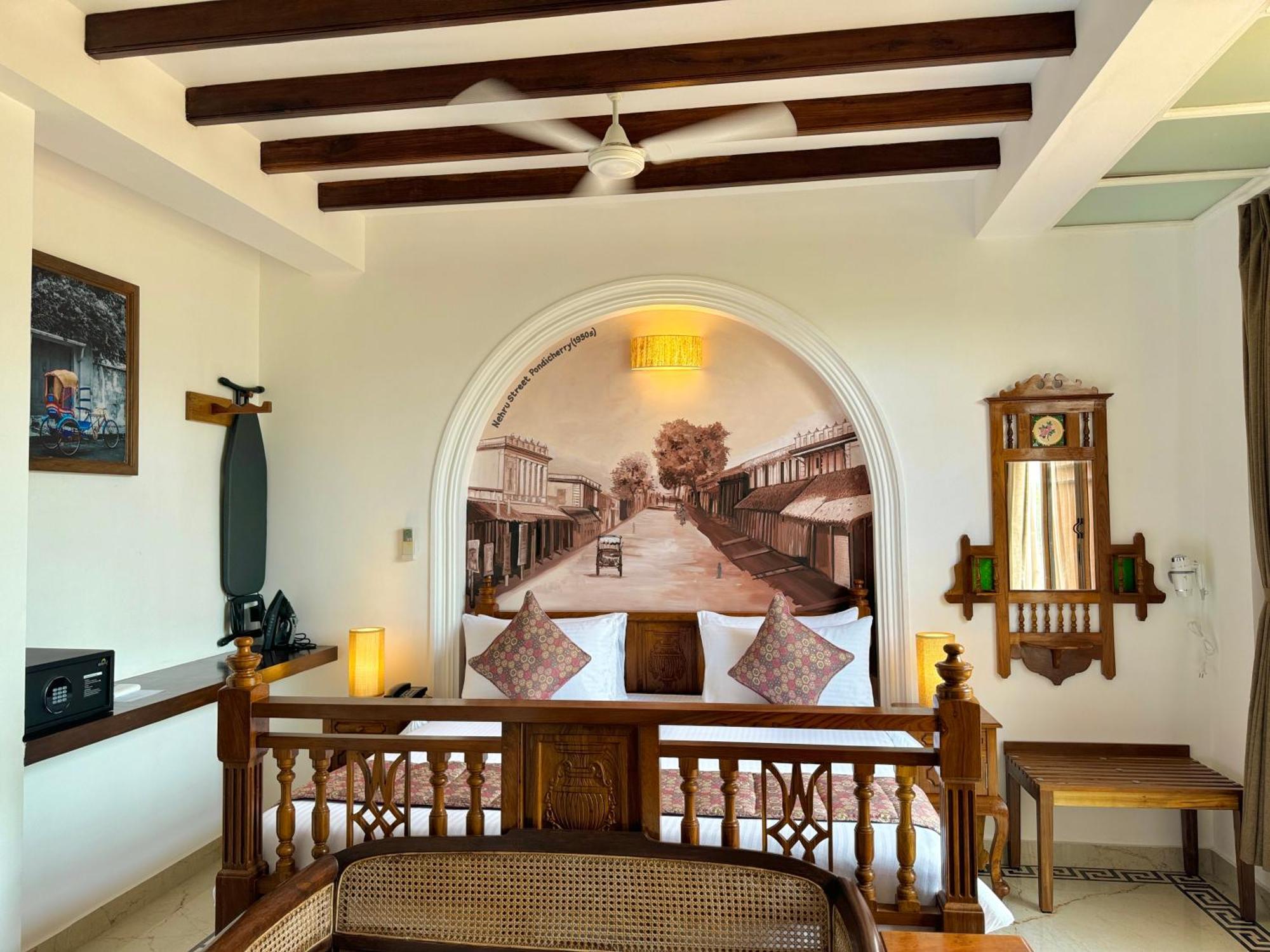 La Plage Seaview Suites ポンディシェリ エクステリア 写真