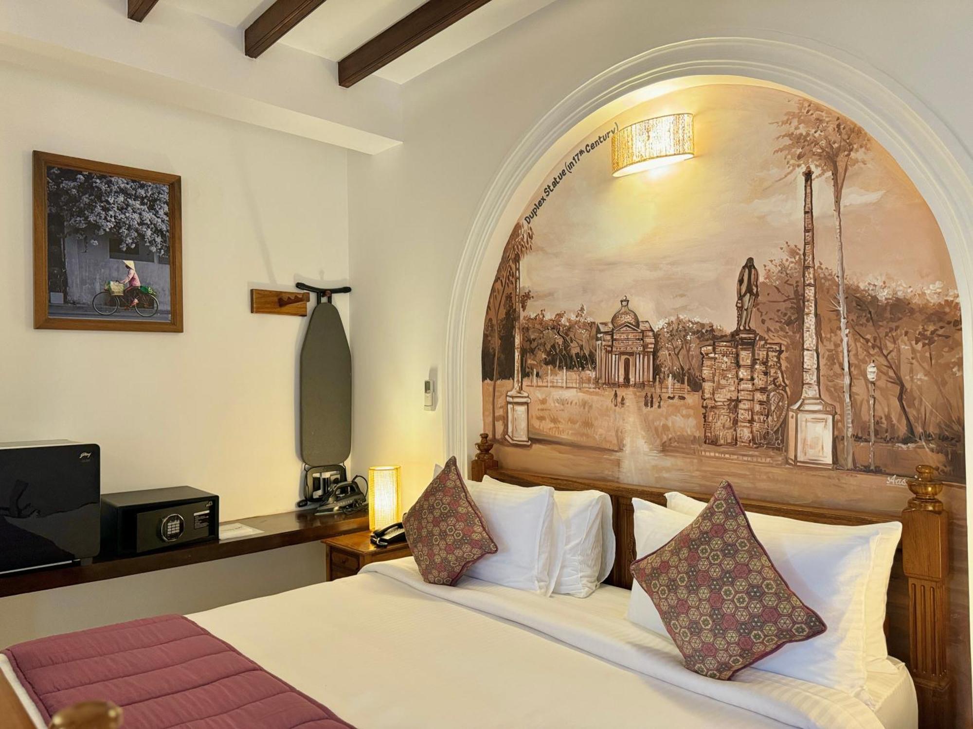 La Plage Seaview Suites ポンディシェリ エクステリア 写真
