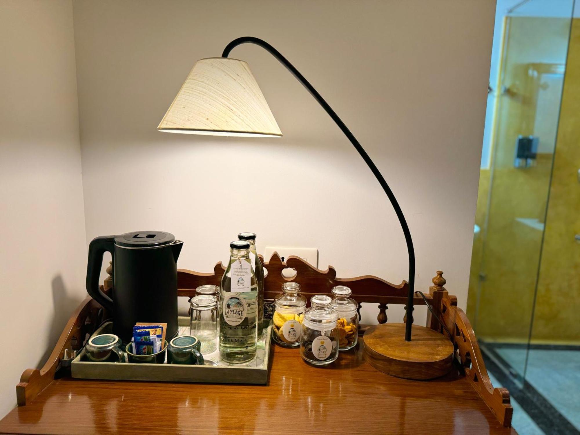 La Plage Seaview Suites ポンディシェリ エクステリア 写真