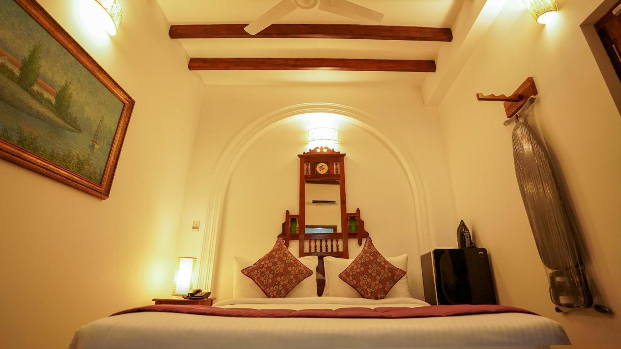 La Plage Seaview Suites ポンディシェリ エクステリア 写真