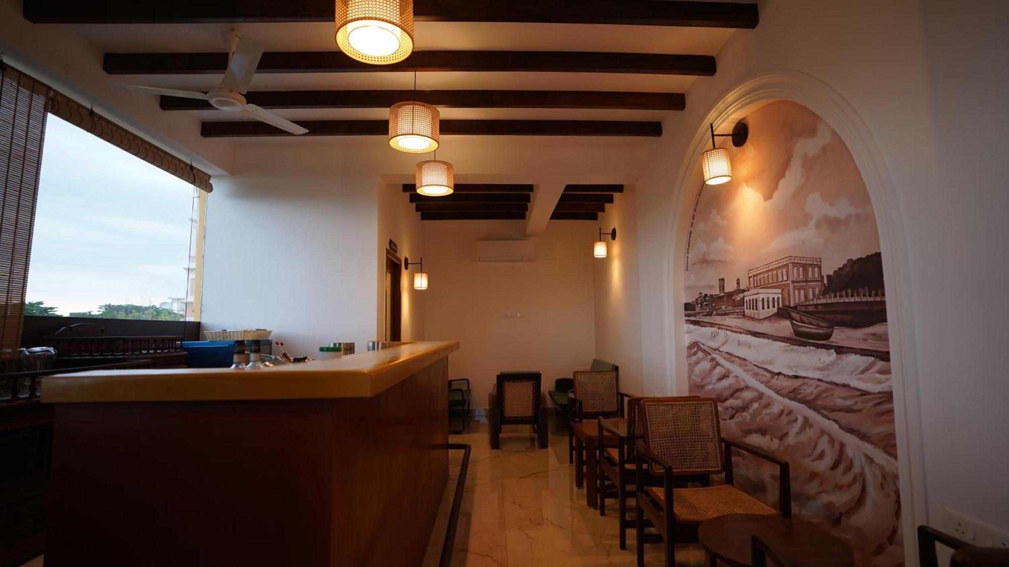 La Plage Seaview Suites ポンディシェリ エクステリア 写真