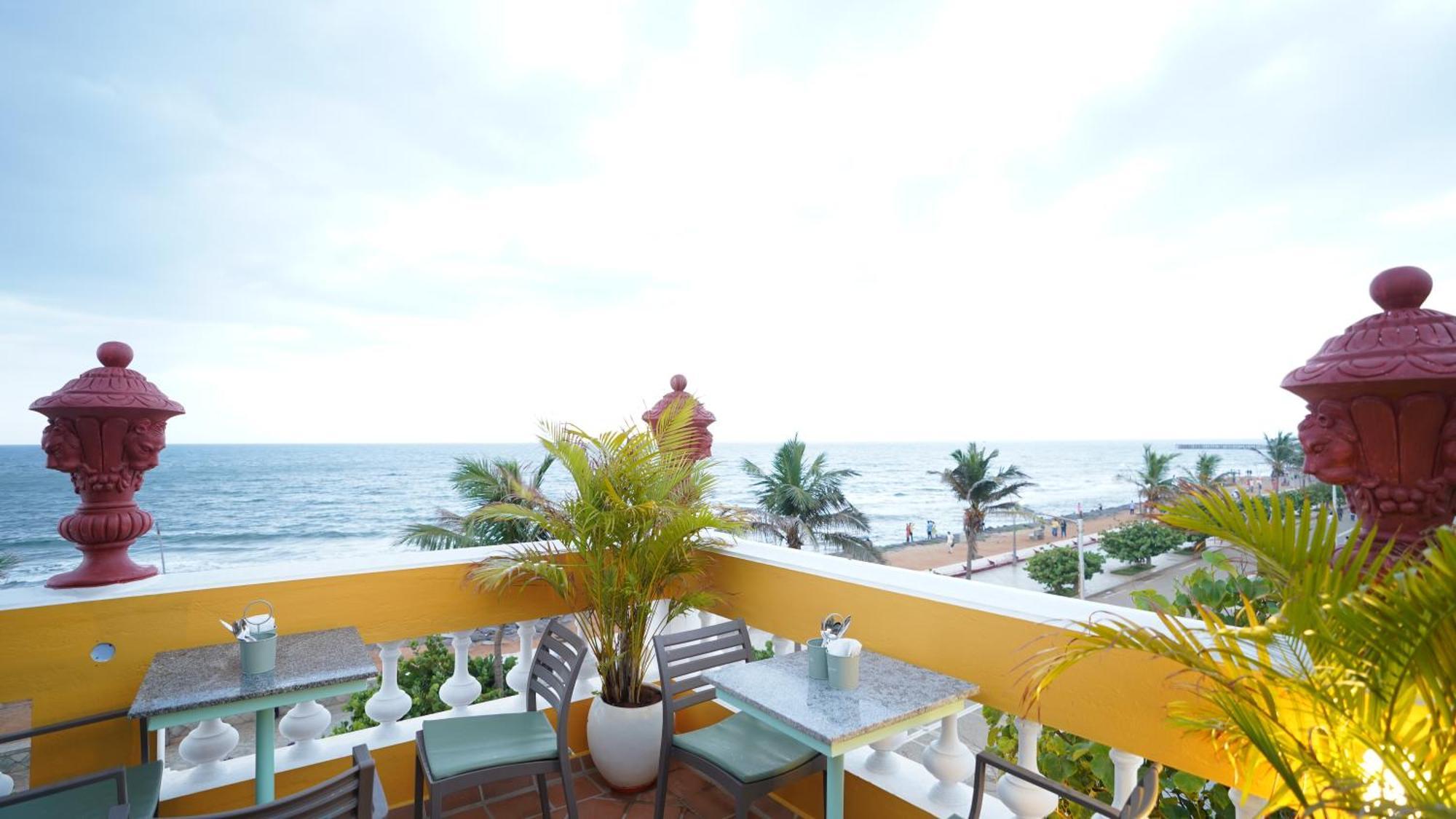 La Plage Seaview Suites ポンディシェリ エクステリア 写真